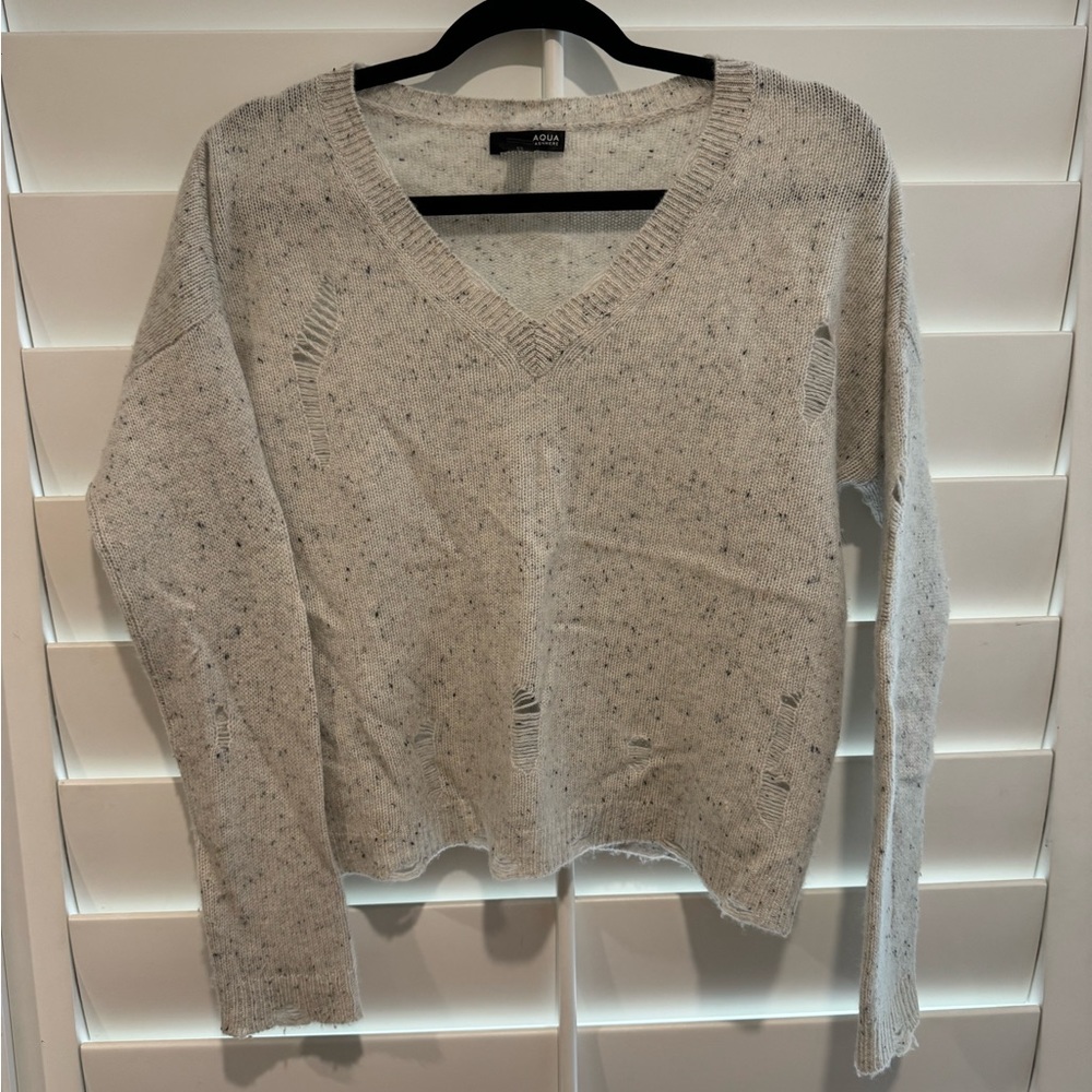 Bloomingdale's Light Gray Speckled V-Neck Sweater